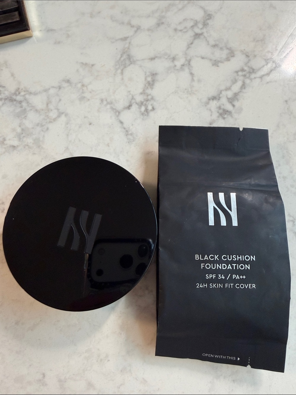 HERA Black Cushion Foundation Refill 21N1 Vanilla 15g – NEW Sealed with case